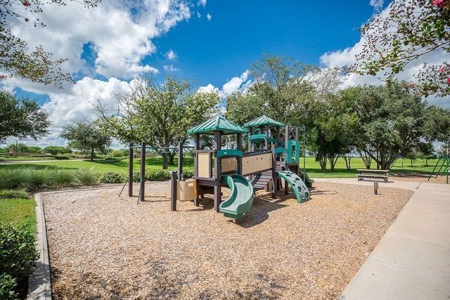 5011 Viridian Forrest Drive, Rosenberg, TX 77469