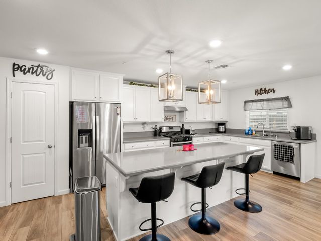 944 S Clover Avenue, Fresno, CA 93727