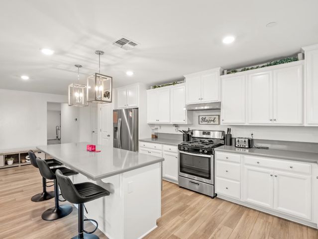 944 S Clover Avenue, Fresno, CA 93727