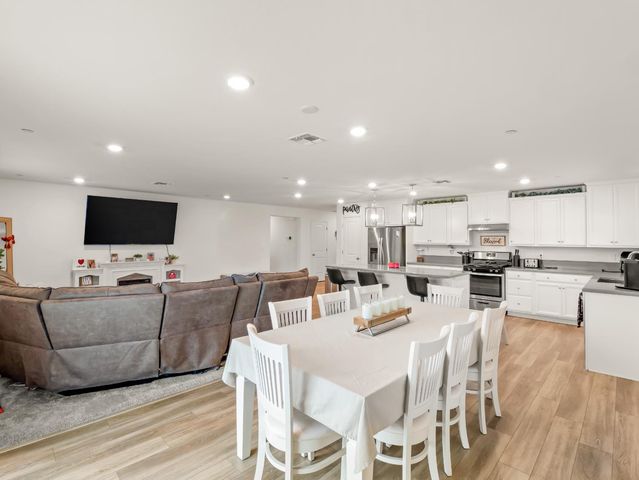 944 S Clover Avenue, Fresno, CA 93727