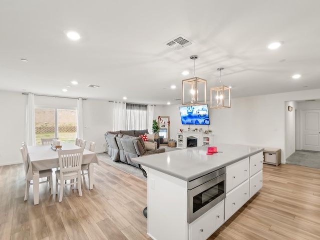 944 S Clover Avenue, Fresno, CA 93727