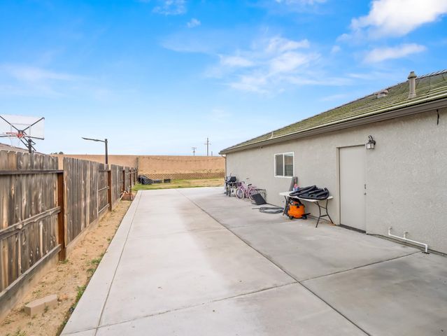 944 S Clover Avenue, Fresno, CA 93727