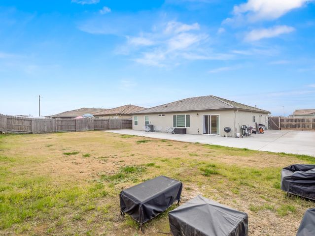 944 S Clover Avenue, Fresno, CA 93727