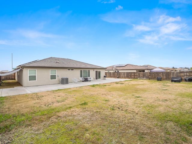 944 S Clover Avenue, Fresno, CA 93727