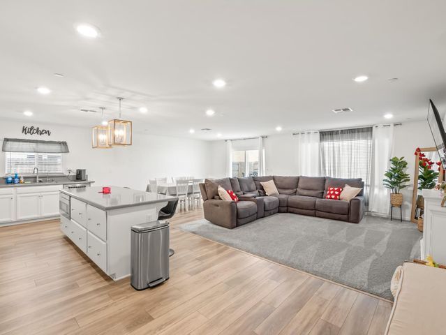 944 S Clover Avenue, Fresno, CA 93727