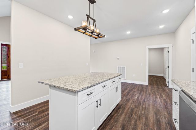 1174 Hargis Rd, Grimsley, TN 38565