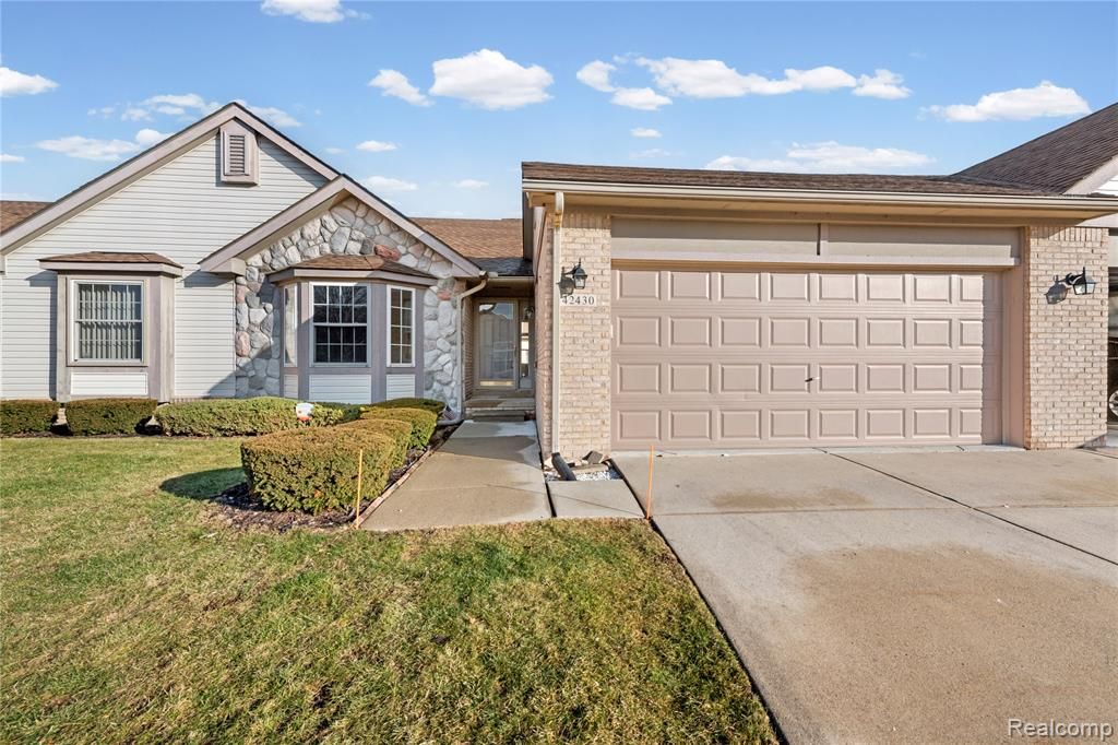 42430 Park Ridge Way, Clinton Township, MI 48038