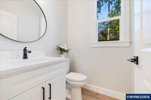 1915 Royal Crown Av NW, Salem, OR 97304