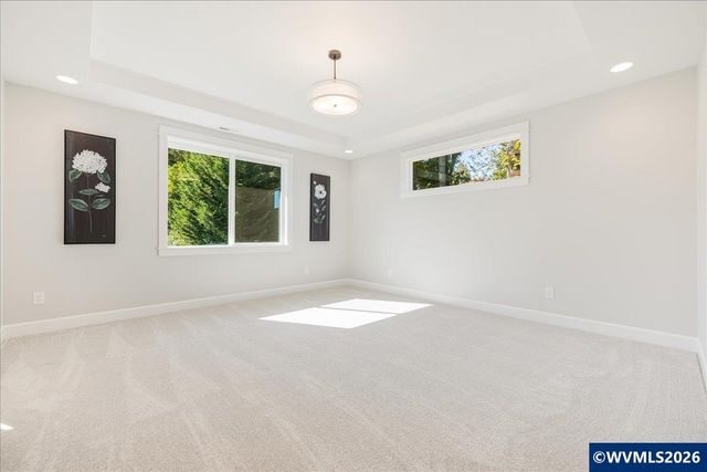 1915 Royal Crown Av NW, Salem, OR 97304