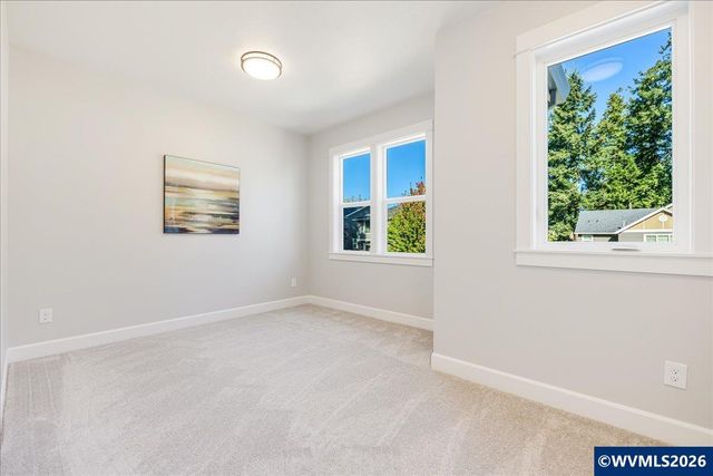 1915 Royal Crown Av NW, Salem, OR 97304