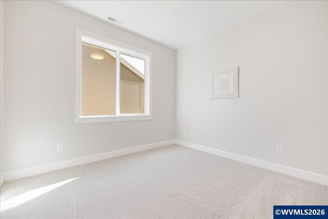 1915 Royal Crown Av NW, Salem, OR 97304