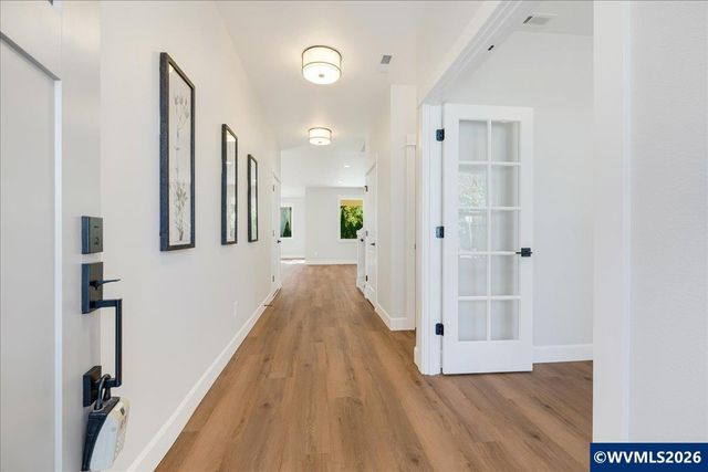 1915 Royal Crown Av NW, Salem, OR 97304