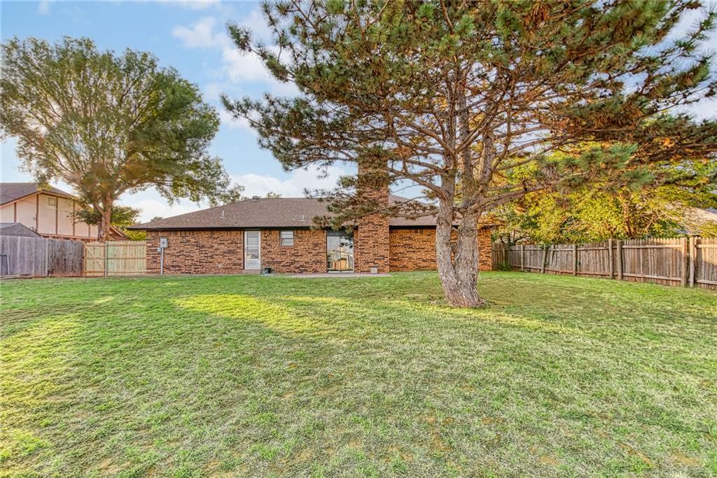 1700 E RIDGEWAY Street, Weatherford, OK 73096