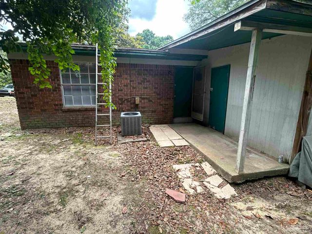 1330 Lake Dr A, Cantonment, FL 32533