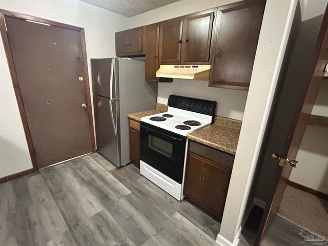 1330 Lake Dr A, Cantonment, FL 32533