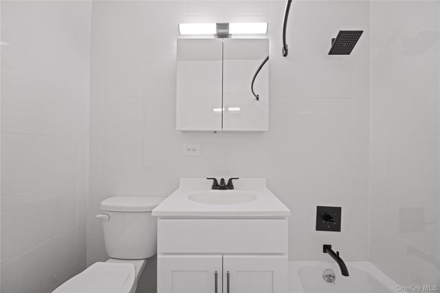 2550 Olinville Avenue 4F, Bronx, NY 10467