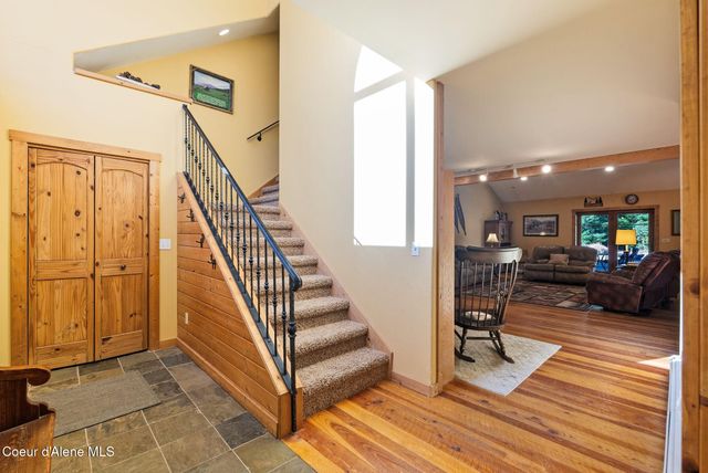 4719 Selle Rd, Sandpoint, ID 83864