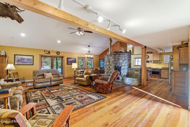 4719 Selle Rd, Sandpoint, ID 83864