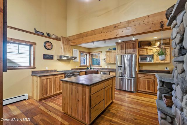 4719 Selle Rd, Sandpoint, ID 83864