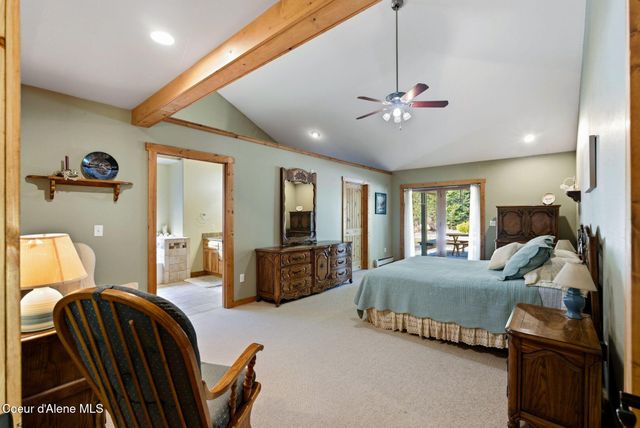 4719 Selle Rd, Sandpoint, ID 83864