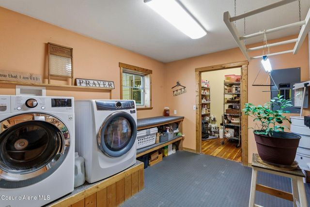 4719 Selle Rd, Sandpoint, ID 83864