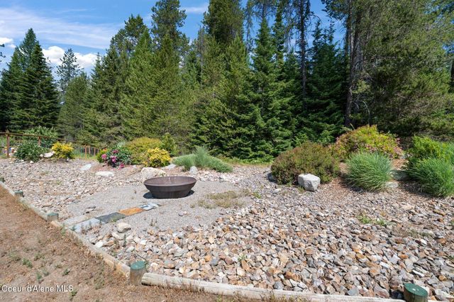 4719 Selle Rd, Sandpoint, ID 83864