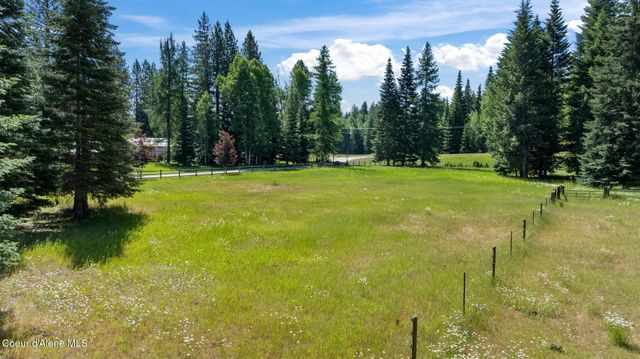4719 Selle Rd, Sandpoint, ID 83864