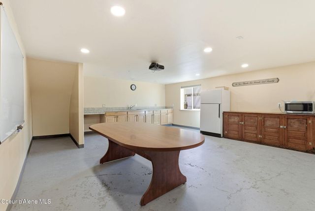 4719 Selle Rd, Sandpoint, ID 83864