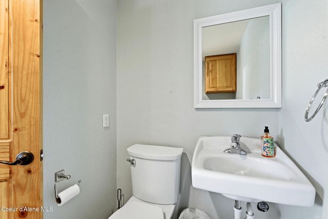 4719 Selle Rd, Sandpoint, ID 83864