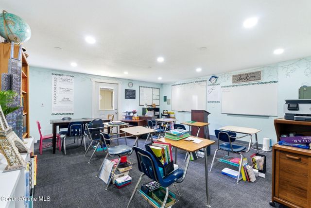 4719 Selle Rd, Sandpoint, ID 83864