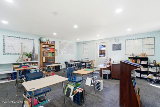 4719 Selle Rd, Sandpoint, ID 83864