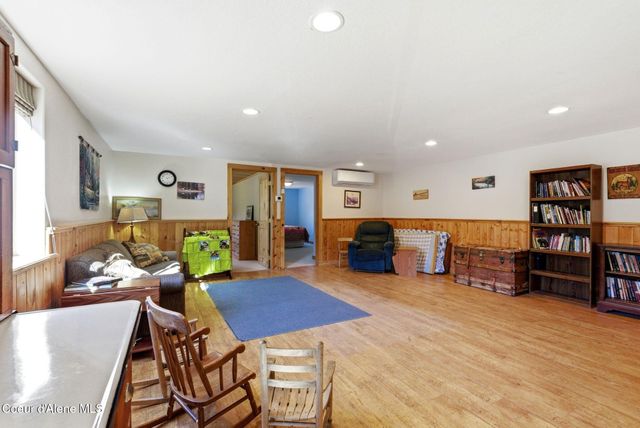 4719 Selle Rd, Sandpoint, ID 83864