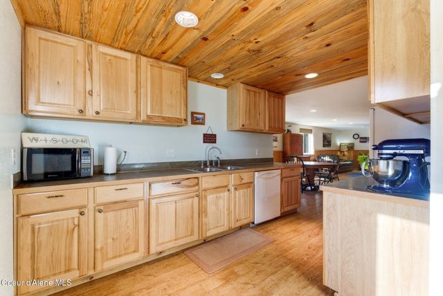 4719 Selle Rd, Sandpoint, ID 83864