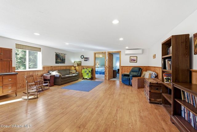 4719 Selle Rd, Sandpoint, ID 83864