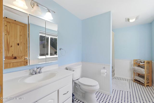 4719 Selle Rd, Sandpoint, ID 83864