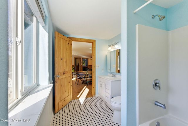 4719 Selle Rd, Sandpoint, ID 83864