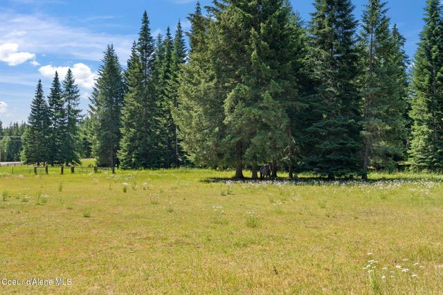 4719 Selle Rd, Sandpoint, ID 83864