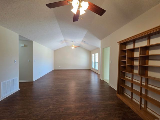 31 Summerset Place, Pine Bluff, AR 71603