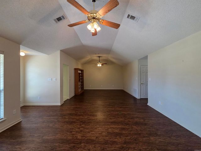 31 Summerset Place, Pine Bluff, AR 71603
