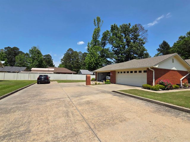 31 Summerset Place, Pine Bluff, AR 71603