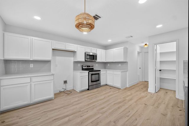 4241 Meadowknoll Drive, Fort Worth, TX 76123