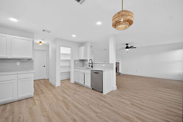 4241 Meadowknoll Drive, Fort Worth, TX 76123