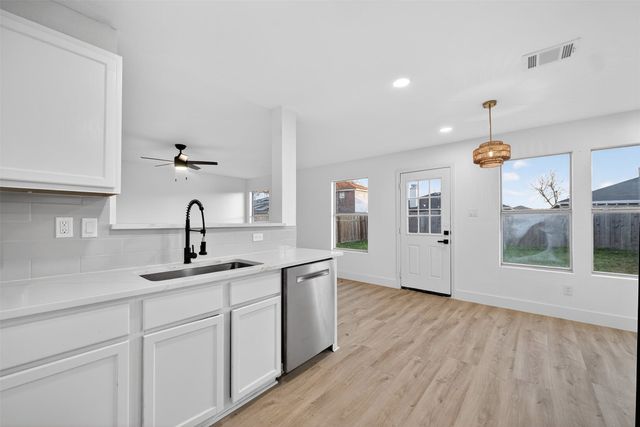 4241 Meadowknoll Drive, Fort Worth, TX 76123