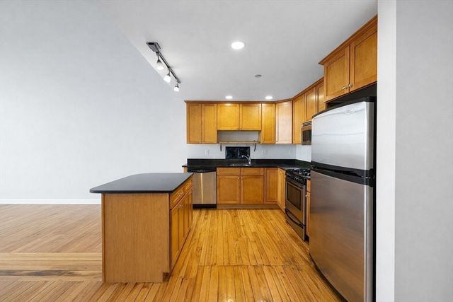 10 Kearney Sq 407, Lowell, MA 01852