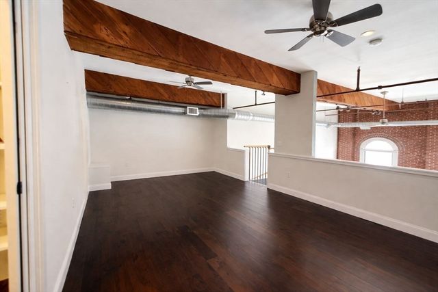 10 Kearney Sq 407, Lowell, MA 01852