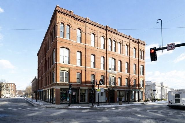 10 Kearney Sq 407, Lowell, MA 01852