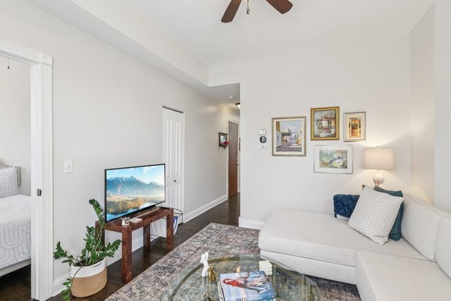 1712 N Washtenaw Avenue 2F, Chicago, IL 60647