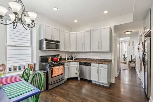 1712 N Washtenaw Avenue 2F, Chicago, IL 60647