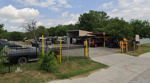 717 Bynum Ave, San Antonio, TX 78211