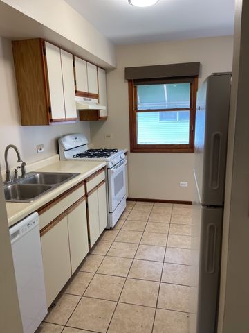352 College Street, Crystal Lake, IL 60014